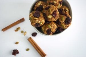 Pumpkin Oat Balls | no-bake pumpkin energy bites