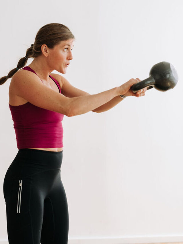 Stige retort skinke 7 BEST Kettlebell Exercises for Women (Video) | Nourish Move Love