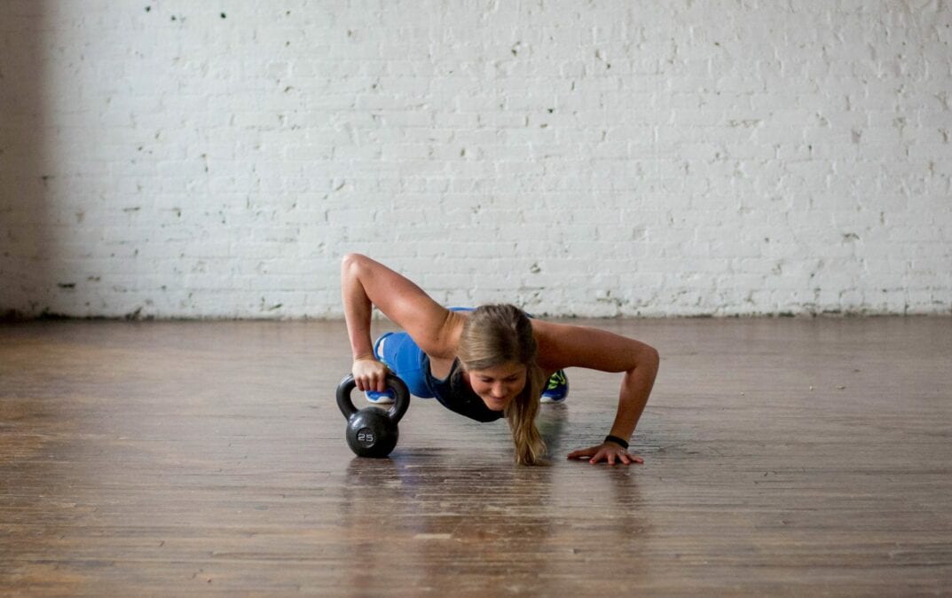 7 calorie torching kettlebell moves + hiit workout | torch calories while simultaneously strengthening your entire body with this killer kettlebell workout. do it reps + sets style or amrap style; either way it's an effective, high intensity 20-minute workout! | www.nourishmovelove.com