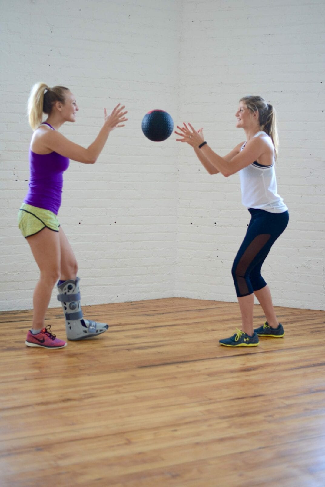 390 reps, abs of steel medicine ball workout | Incorporate this 390 rep medicine ball ab routine into your cardio and strength training to sculpt a tighter torso and flatter abs. | www.nourishmovelove.com
