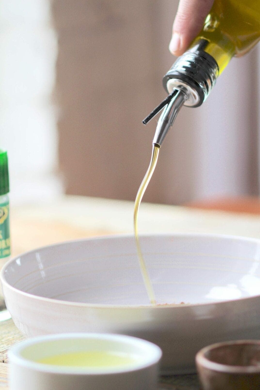 olive oil pour