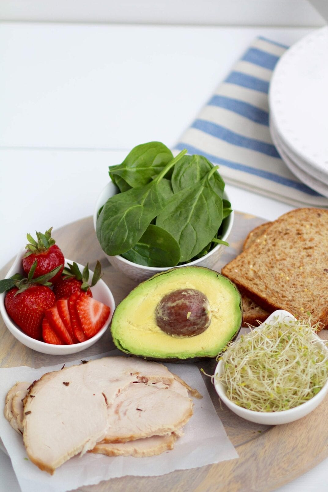 strawberry, spinach & turkey sandwich ingredients