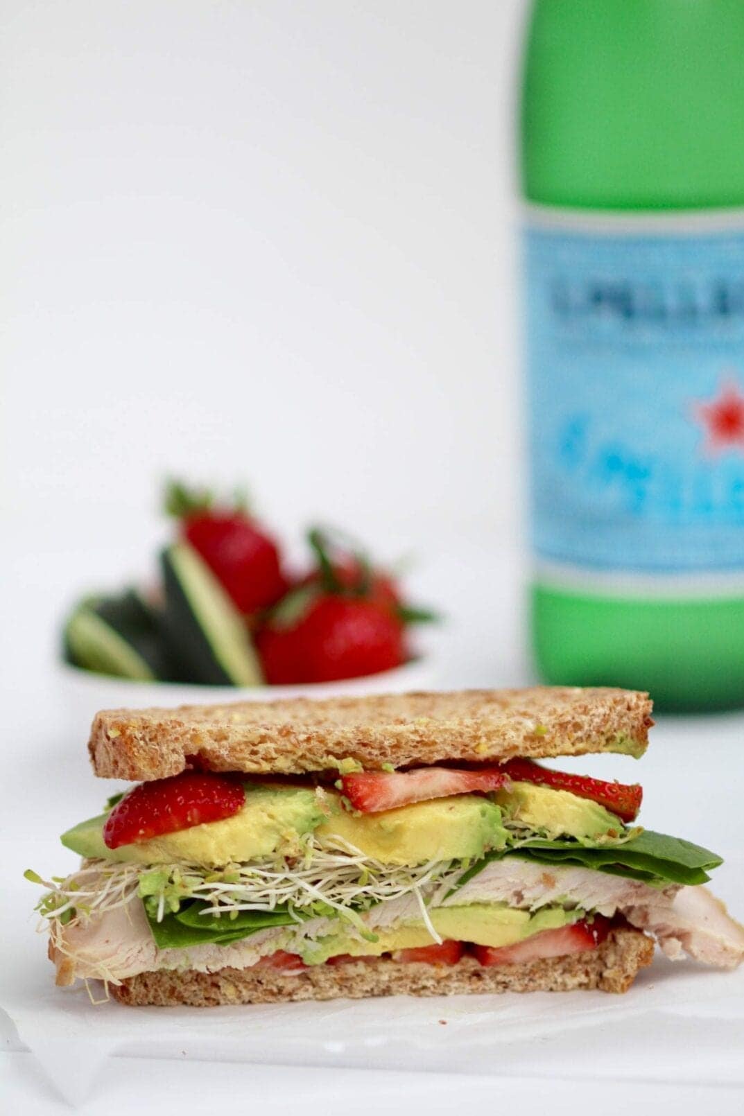 strawberry, spinach & turkey sandwich 