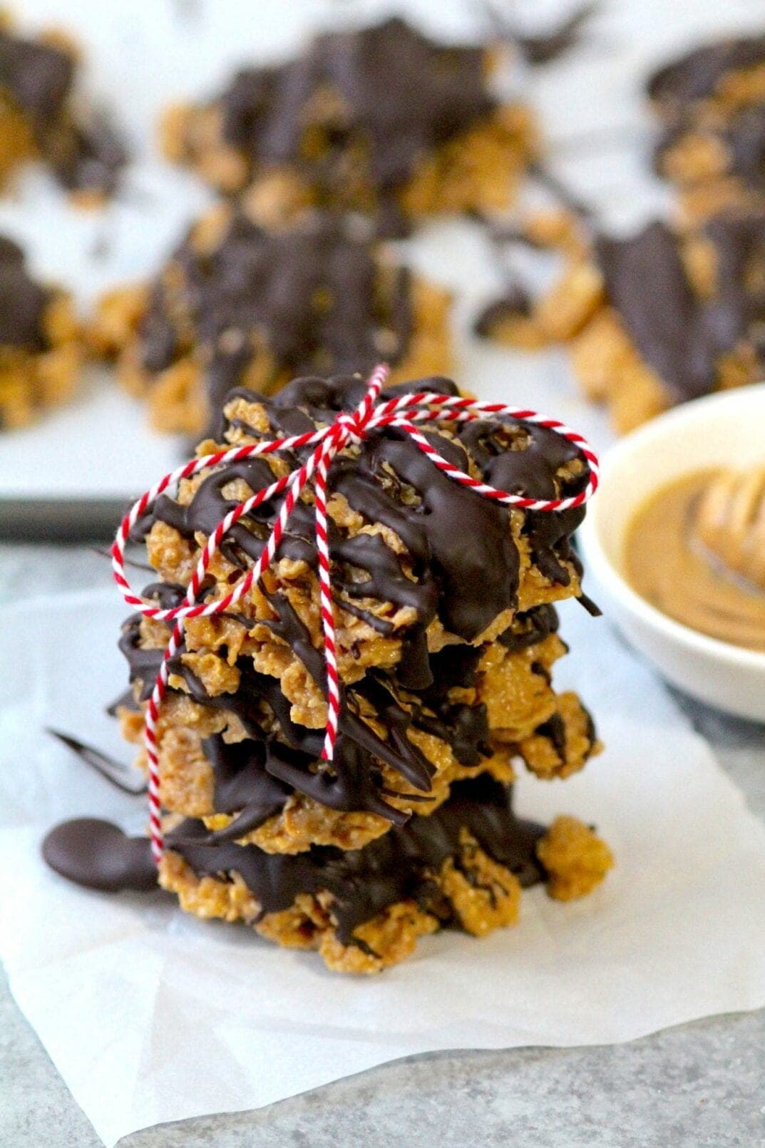 5-ingredient peanut butter + chocolate crunch cookies | www.nourishmovelove.com