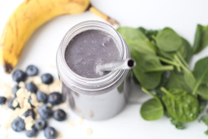 Spinach and Berry Breakfast Smoothie