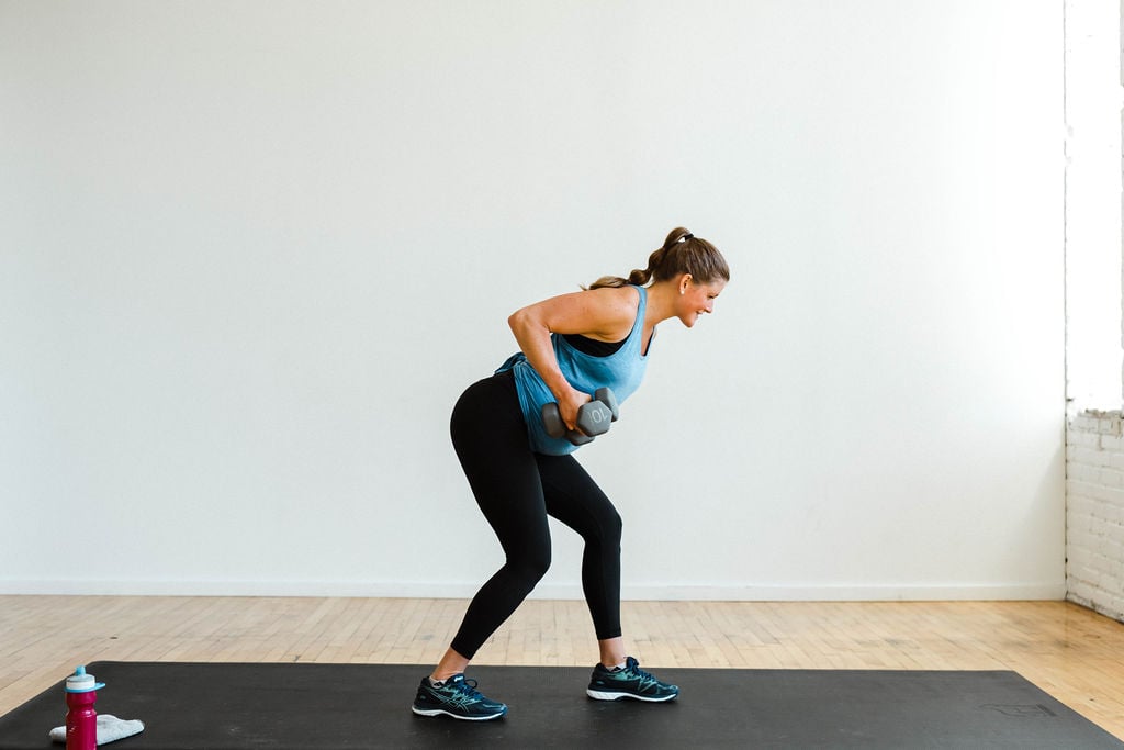 Single Arm Dumbbell Row | a legjobb kar edzések nőknek kerekítő poszt része