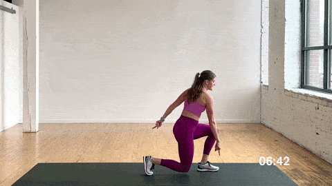 woman performing a pivot lunge and knee drive in a dynamic warm up