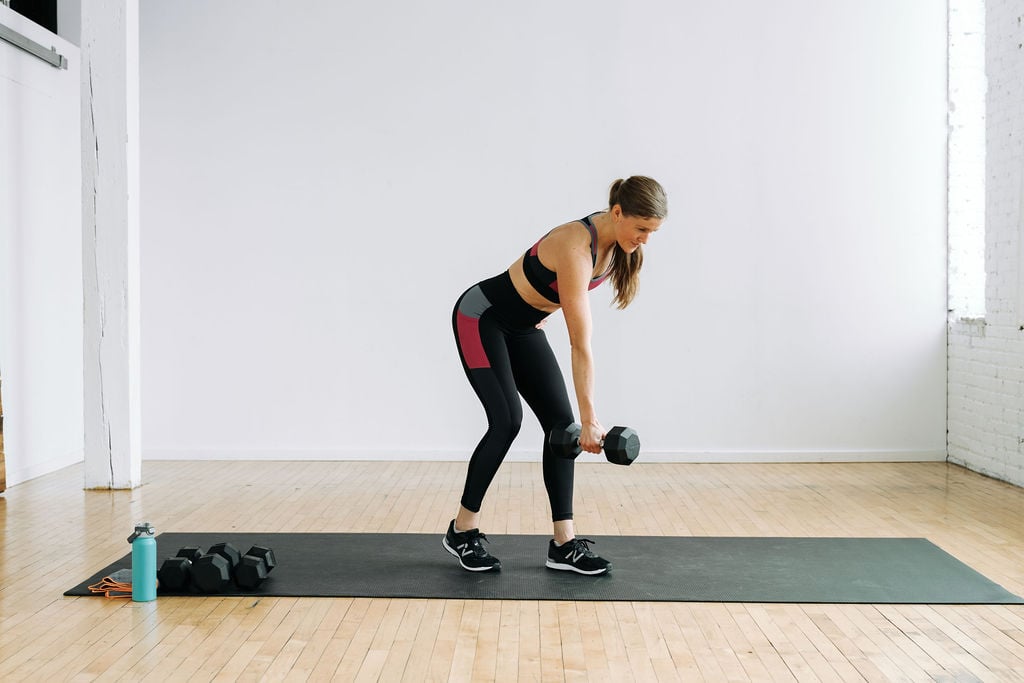 Women performing a Single Arm Back Row with dumbbell | pull workout