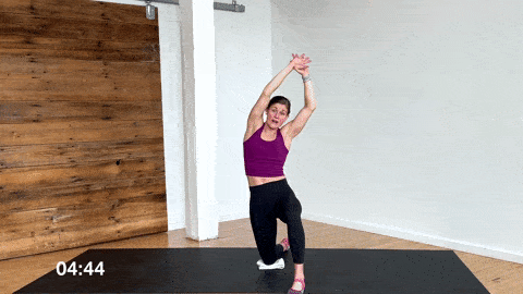 woman performing a low lunge quad stretch, hip flexor stretch