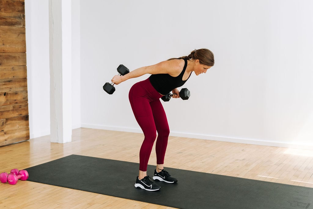 woman performing a single arm tricep kickback