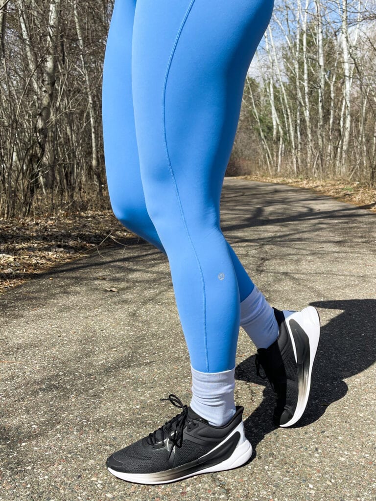 close up of blue base pace running legging 