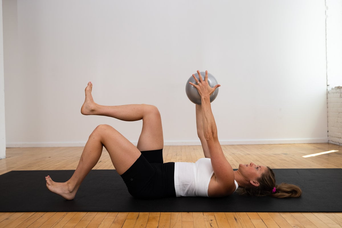 https://www.nourishmovelove.com/wp-content/uploads/2022/08/beginner-pilates-for-diastasis-recti.jpg