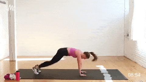 woman performing 4 mountain climbers and 4 high knees