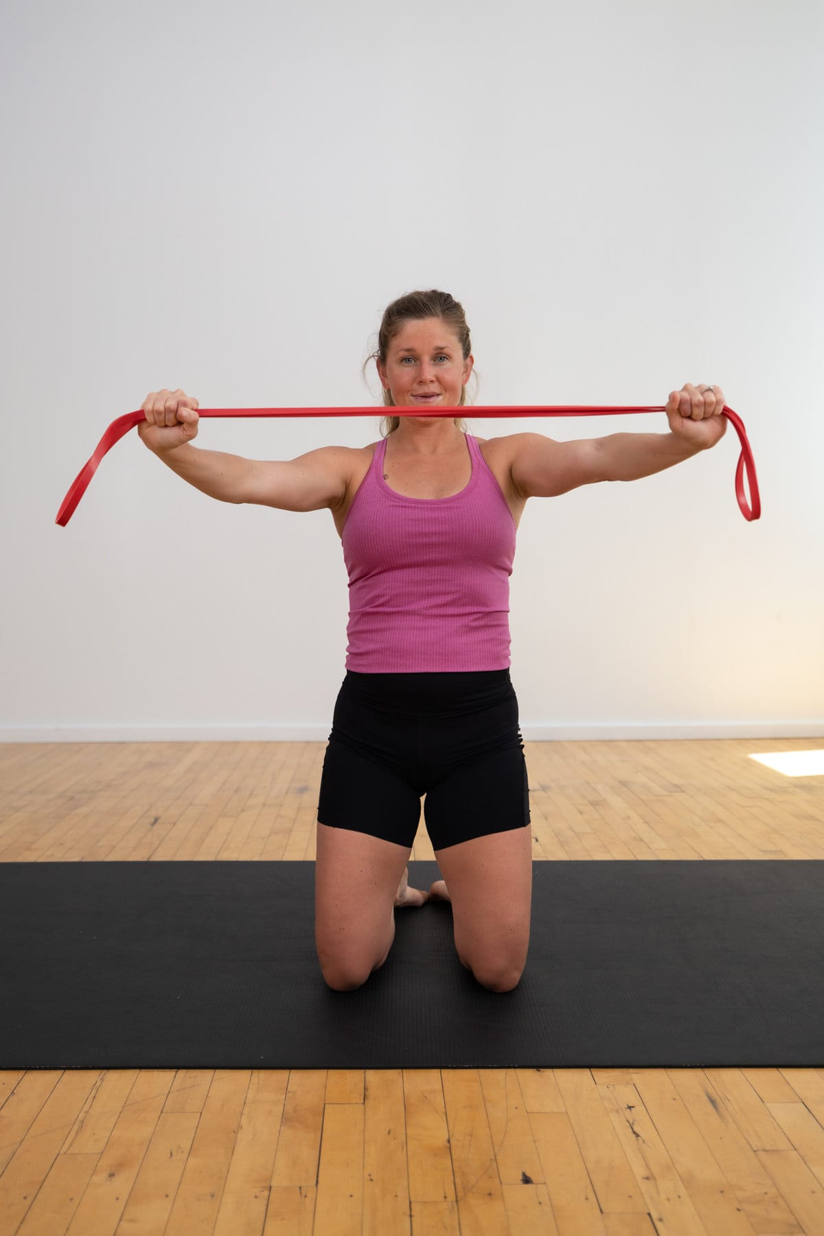 5 Resistance Band Ab Exercises (Postpartum Core Repair!) - Nourish