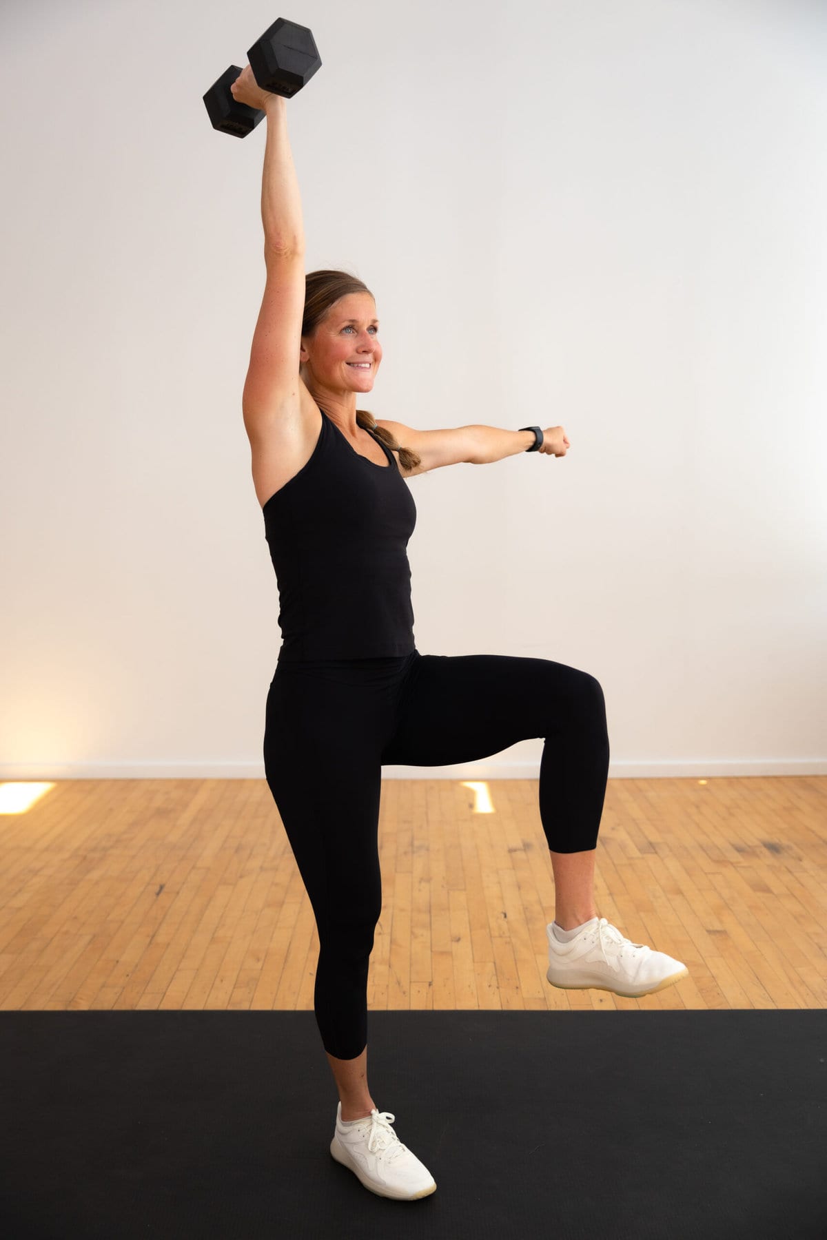 A Quick Standing Core Workout To Tone Your Abs 
