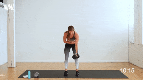 woman performing a single arm back row with one dumbbell