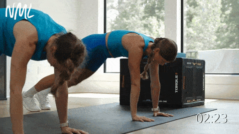 two women performing a runners lunge to open up tight hips and improve hip mobility as part of mobility training