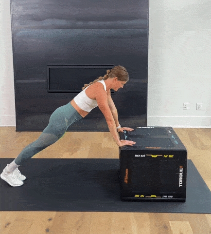 Women doing elevated push ups from an incline with hands slightly wider than shoulder width distance apart. Push up progressions program | Push ups 