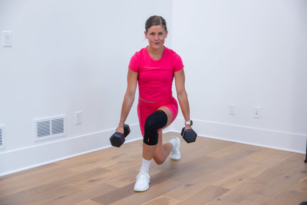 woman performing curtsy lunge as part of 5 day workout split