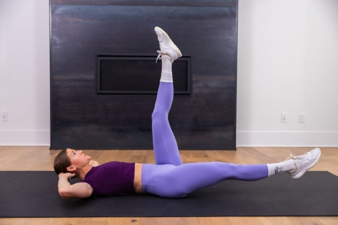 woman performing an alternating leg lift as part of the best lower ab exercises