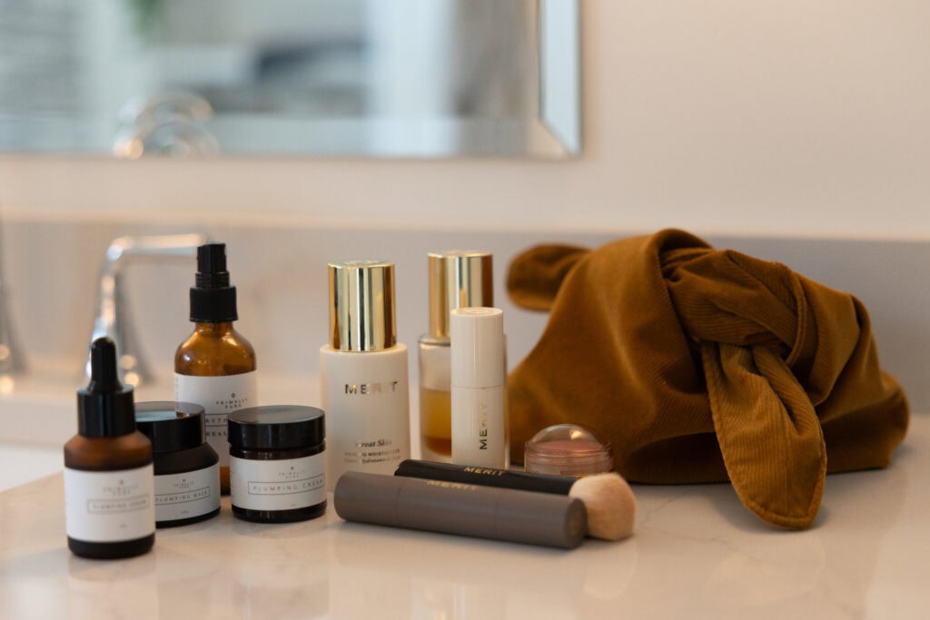 Best skincare routine including merit 5-Minute make up routine with makeup bag and primally pure products. 