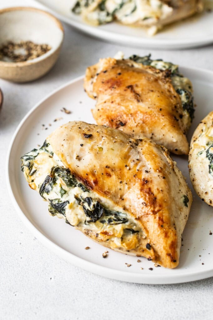 Spinach Stuffed chicken breast with cheesy spinach filling. High protein chicken recipes