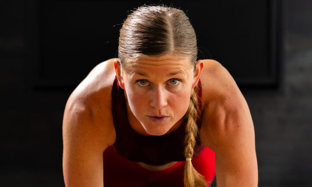 woman performing plank and push up as part of winter arc rules explanation