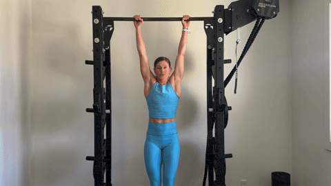 woman performing straight leg raises as part of the best pull up bar exercises